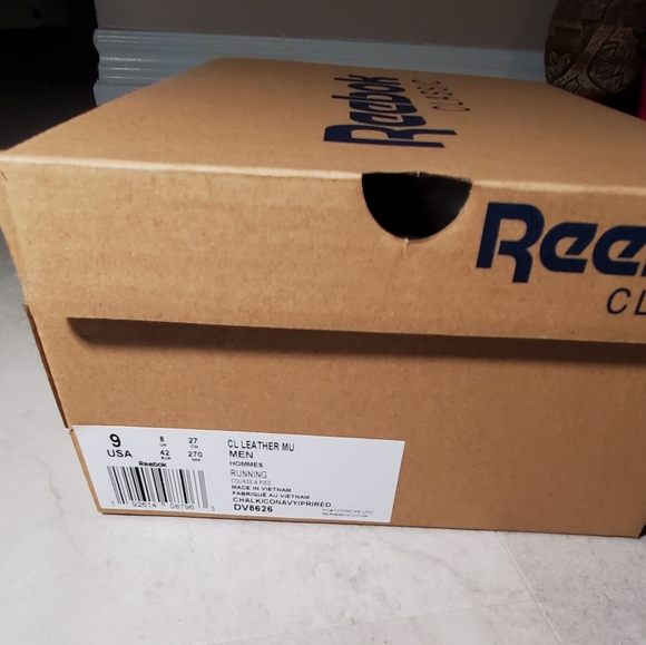 Reebok Classic,Men Size 9 - Picture 13 of 13